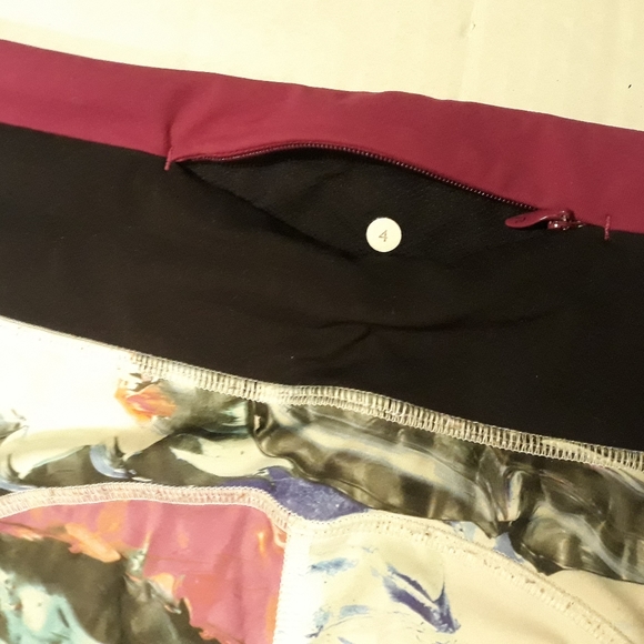 Lululemon ruched leggings size 4 - Picture 4 of 8